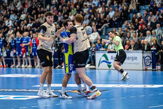 Daikin Handball Bundesliga, VfL Gummersbach Bergischer Handballclub 06 05 12 2025 Soeren Steinhaus, Bergischer Handball Club 06 53 , João Gomes VfL Gummersbach, 3 , Johannes Wasielewski, Bergischer Handball Club 06 77 , Daikin Handball Bundesliga, VfL Gummersbach Bergischer Handballclub 06 05 12 2025 Copyright: xBEAUTIFULxSPORTS Erlhofx