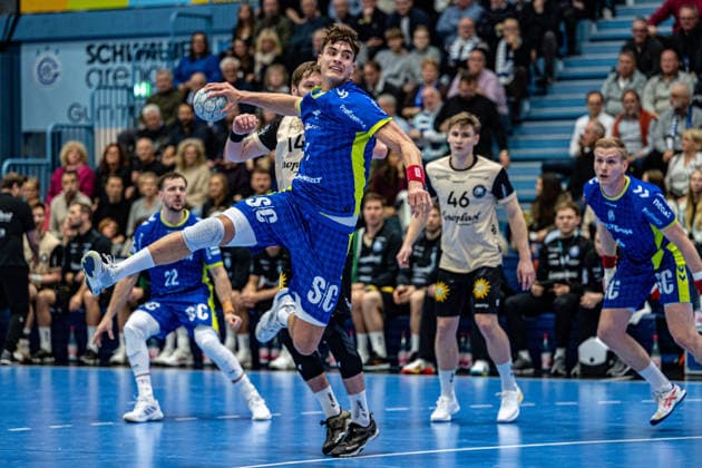 Daikin Handball Bundesliga, VfL Gummersbach Bergischer Handballclub 06 05 12 2025 Julian Köster VfL Gummersbach, 7 , Julian Fuchs, Bergischer Handball Club 06 46 , Daikin Handball Bundesliga, VfL Gummersbach Bergischer Handballclub 06 05 12 2025 Copyright: xBEAUTIFULxSPORTS Erlhofx