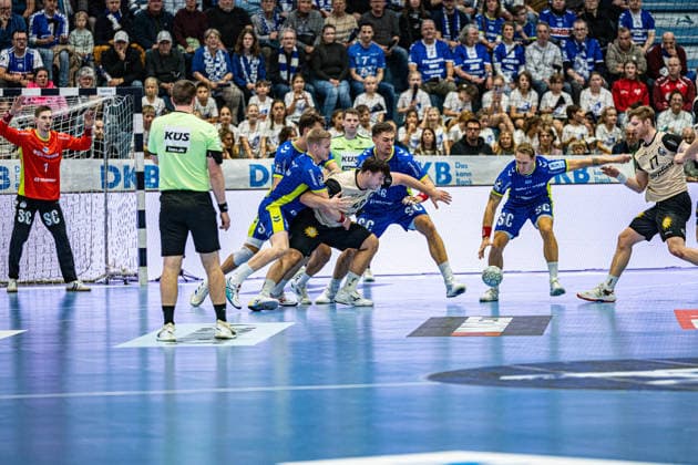 Daikin Handball Bundesliga, VfL Gummersbach Bergischer Handballclub 06 05 12 2025 Ellidi Vidarsson VfL Gummersbach, 4 , Aron Seesing, Bergischer Handball Club 06 49 , ät pán Zeman VfL Gummersbach, 66 , Tilen Kodrin VfL Gummersbach, 5 , Johannes Wasielewski, Bergischer Handball Club 06 77 , Daikin Handball Bundesliga, VfL Gummersbach Bergischer Handballclub 06 05 12 2025 Copyright: xBEAUTIFULxSPORTS Erlhofx