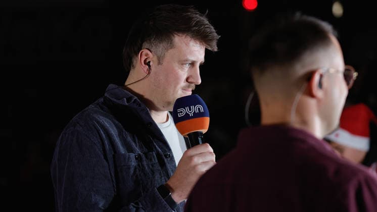 In the picture The DYN presenters from left Tim Eisenberger and Florian von Stackelberg 05 12 2025, Basketball, Fitness First Wuerzburg Baskets vs EWE Baskets Oldenburg, easyCredit BBL, Matchday 9, Germany, Wuerzburg, tectake Arena, Copyright: HMBxMedia xJulienxBecker