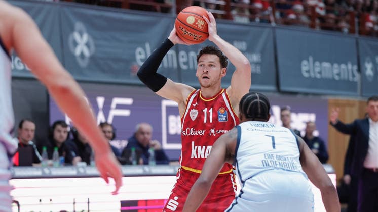 In the picture from left Brae Ivey Wuerzburg Baskets, 11 against Dakarai Tucker EWE Baskets Oldenburg 05 12 2025, Basketball, Fitness First Wuerzburg Baskets vs EWE Baskets Oldenburg, easyCredit BBL, Matchday 9, Germany, Wuerzburg, tectake Arena, Copyright: HMBxMedia xJulienxBecker