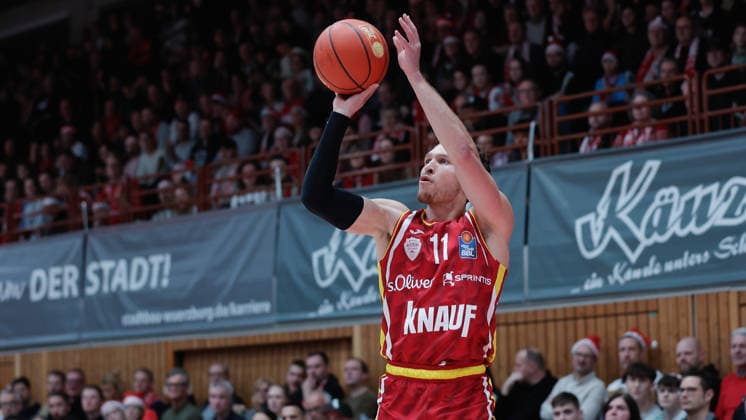 In the picture Brae Ivey Wuerzburg Baskets, 11 with the three-pointer 05 12 2025, Basketball, Fitness First Wuerzburg Baskets vs EWE Baskets Oldenburg, easyCredit BBL, Matchday 9, Germany, Wuerzburg, tectake Arena, Copyright: HMBxMedia xJulienxBecker