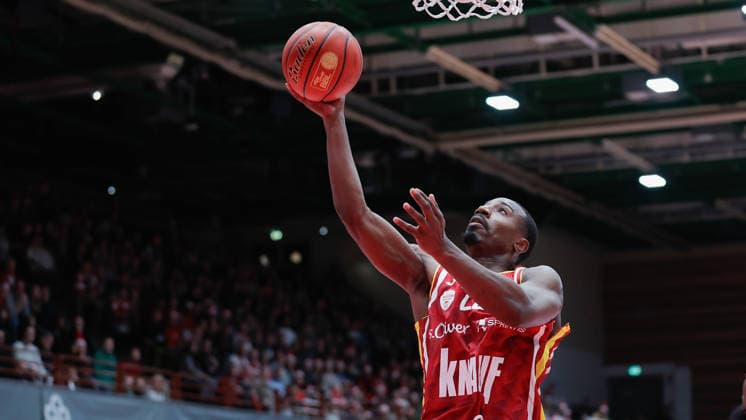 In the picture Johnathan Stove Wuerzburg Baskets, 22 05 12 2025, Basketball, Fitness First Wuerzburg Baskets vs EWE Baskets Oldenburg, easyCredit BBL, Matchday 9, Germany, Wuerzburg, tectake Arena, Copyright: HMBxMedia xJulienxBecker