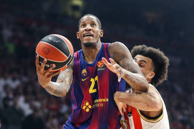 KK Crvena zvezda v Barcelona - EuroLeague BELGRADE, SERBIA - DECEMBER 5: Will Clyburn (21) of Barcelona in action against during EuroLeague basketball match between between KK Crvena zvezda and Barcelona at the Beogradska Arena in Belgrade, Serbia on December 5, 2025. Filip Stevanovic Anadolu Belgrade Serbia. Editorial use only. Please get in touch for any other usage.  Copyright: x2025xAnadoluxFilipxStevanovicx