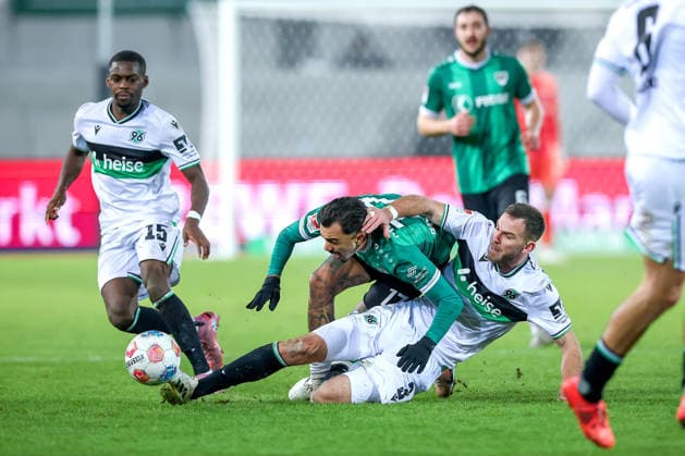 05 12 2025, Football, Preußen Münster Hannover 96, 2 Fußball Bundesliga, Preußenstadion, Saison 2025 2026 Noel Aseko Hannover96 15 Oliver Batista Meier Preussen Muenster 17 in duel against Boris Tomiak Hannover96 03 DFB regulations prohibit any use of photographs as image sequences and or quasi video Nordrhein Westfalen Germany