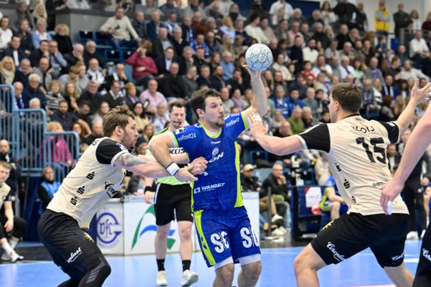 GER, 1 Daikin HBL , BHC06, VFL Gummersbach vs BHC06 5 12 2025, Gummersbach, Schwalbe Arena, GER, 1 Daikin HBL25 26, 14 Matchday VFL Gummersbach vs BHC06 1 Liqui Moly HBL regulations prohibit any use of photographs as image sequences and or quasi video in the picture Joao Gomes VFL Gummersbach 3 vs Gerdas Bararskas Bergischer HC 14 NordphotoxGmbHx xFreund nph00018