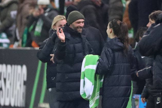 VfL Freiburg, BL Frauen Wolfsburg, 05 12 2025, FUßBALL VfL Wolfsburg vs SC Freiburg, Google Pixel Frauen Bundesliga, Saison 2025 26 Schlussjubel, Head Coach Stephan Lerch VfL Wolfsburg Wolfsburg