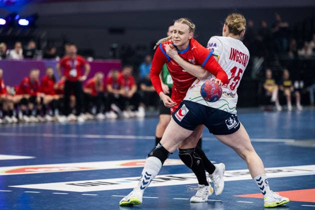 251205 Valerie Smetkova of Czech Republic and Vilde Mortensen Ingstad of Norway during the 2025 IHF Women™s World Championship handball match between Czech Republic and Norway on December 5, 2025 in Dortmund Photo Emma Wallskog BILDBYRAN COP 320 EW0604 handball handball handball handball handball bbeng vm handball vm handbolls vm ihf handball world championship world handball championship 2025 world championship 2025 czech republic norway norway  Copyright: EMMAxWALLSKOG BB251205EW146