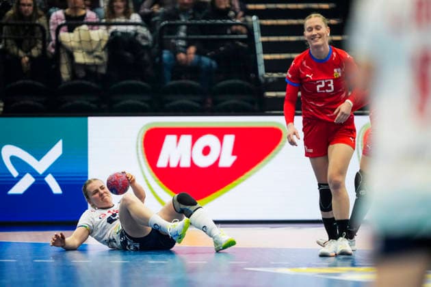 Women s Handball World Championship 2025 Czech Republic Norway Dortmund, Germany 20251205 Norway s Vilde Mortensen Ingstad lies down during the intermediate round of the Women s Handball World Championship between the Czech Republic and Norway in Westfalenhalle Photo Beate Oma Dahle NTB Dortmund Germany EDITORIAL USE ONLY RESTRICTED USE FOR BETTING COMPANIES  Copyright: xBeatexOmaxDahlex xNTBx