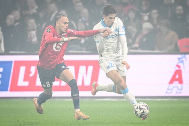 December 5, 2025, Villeneuve-D ascq, France, France: Ethan MBAPPE of Lille and Nayef AGUERD of Marseille during the Ligue 1 match between Lille OSC (LOSC) and Olympique de Marseille (OM) at Pierre Mauroy Stadium on December 05, 2025 in Villeneuve-d Ascq near Lille, France. Villeneuve-D ascq France - ZUMAm308 20251205_zsp_m308_006 Copyright: xMatthieuxMirvillex