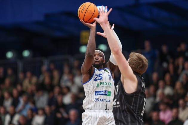 David Opowu Ejah PS Karlsruhe LIONS, 25 vs Lukas Max Milner Tigers Tuebingen, 17 , PS Karlsruhe LIONS vs Tigers Tuebingen, Basketball ProA 2 Bundesliga, 11 Matchday, Season 2025 2026, 05 12 2025, PS Karlsruhe LIONS vs Tigers Tuebingen, Basketball ProA 2 Bundesliga, 11 Matchday, Season 2025 2026, 05 12 2025 Karlsruhe Copyright: xEibner-Pressefoto JanxPrihodax EP_JPA