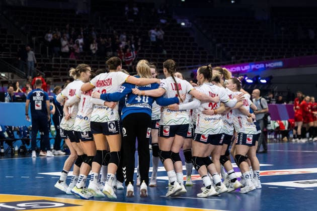 251205 Players of Norway celebrates after the 2025 IHF Women™s World Championship handball match between Czech Republic and Norway on December 5, 2025 in Dortmund Photo Emma Wallskog BILDBYRAN COP 320 EW0604 handball handball handball handball handball bbeng vm handball vm handbolls vm ihf handball world championship world handball championship 2025 world championship 2025 czech republic norway norway czech republic dam bbeng jubel norge norway celebrates  Copyright: EMMAxWALLSKOG BB251205EW155