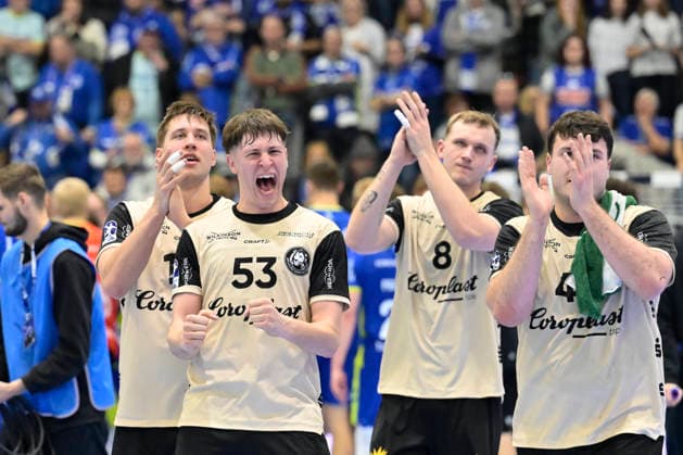 GER, 1 Daikin HBL , BHC06, VFL Gummersbach vs BHC06 5 12 2025, Gummersbach, Schwalbe Arena, GER, 1 Daikin HBL25 26, 14 Matchday VFL Gummersbach vs BHC06 1 Liqui Moly HBL regulations prohibit any use of photographs as image sequences and or quasi video im Bild Freude bei Sören Steinhaus Bergischer HC 53 , Nico Schöttle Bergischer HC 8 und Aron Seesing BHC 49 NordphotoxGmbHx xFreund nph00018