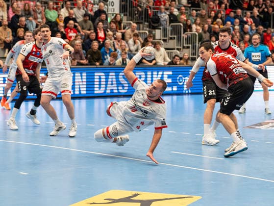 Valentino Duvancic TuS Ferndorf, 73 on goal throw HSG Nordhorn Lingen vs TuS Ferndorf, Handball, 2 Bundesliga, Matchday 14, Season 2025 2026, 05 12 2025 HSG Nordhorn Lingen vs TuS Ferndorf, Handball, 2 Bundesliga, Matchday 14, Season 2025 2026, 05 12 2025 Nordhorn Copyright: xEibner-Pressefoto DamianxKruczynx EP_DKI