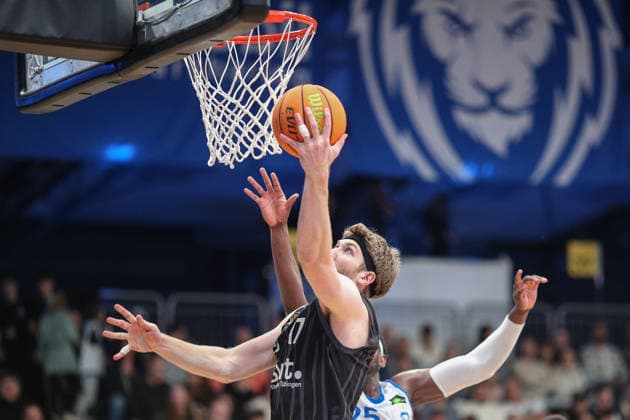 Lukas Max Milner Tigers Tuebingen, 17 with a lay-up, PS Karlsruhe LIONS vs Tigers Tuebingen, Basketball ProA 2 Bundesliga, 11 Matchday, Season 2025 2026, 05 12 2025, PS Karlsruhe LIONS vs Tigers Tuebingen, Basketball ProA 2 Bundesliga, 11 Matchday, Season 2025 2026, 05 12 2025 Karlsruhe Copyright: xEibner-Pressefoto JanxPrihodax EP_JPA