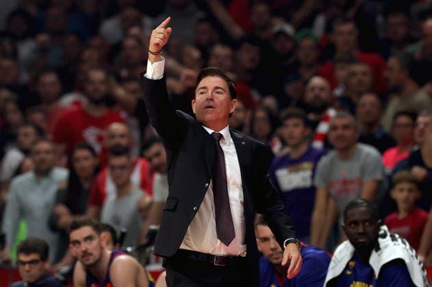 Crvena Zvezda v Barcelona, Euroleague basketball, season 2025 2026, round 14 Belgrade, Serbia. 5th Dec, 2025. Barcelona s head coach Joan Penarroya during Euroleague basketball match between Crvena Zvezda (Red Star) and Barcelona on December 5. 2025. in Belgrade, Serbia. Belgrade Serbia Copyright: xPedjaxMilosavljevic STARSPORTx