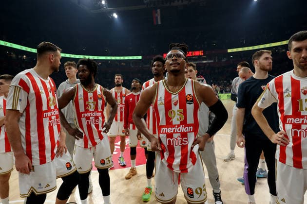 Crvena Zvezda v Barcelona, Euroleague basketball, season 2025 2026, round 14 Belgrade, Serbia. 5th Dec, 2025. Crvena Zvezda s Donatas Motiejunas, Jordan Nwora and Chima Moneke during Euroleague basketball match between Crvena Zvezda (Red Star) and Barcelona on December 5. 2025. in Belgrade, Serbia. Belgrade Serbia Copyright: xPedjaxMilosavljevic STARSPORTx