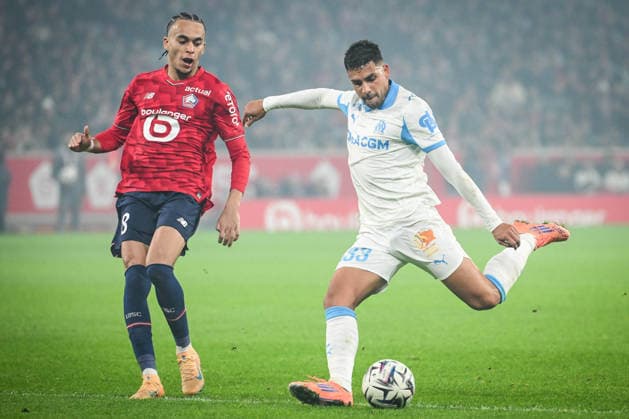 December 5, 2025, Villeneuve-D ascq, France, France: Ethan MBAPPE of Lille and Emerson PALMIERI DOS SANTOS of Marseille during the Ligue 1 match between Lille OSC (LOSC) and Olympique de Marseille (OM) at Pierre Mauroy Stadium on December 05, 2025 in Villeneuve-d Ascq near Lille, France. Villeneuve-D ascq France - ZUMAm308 20251205_zsp_m308_008 Copyright: xMatthieuxMirvillex