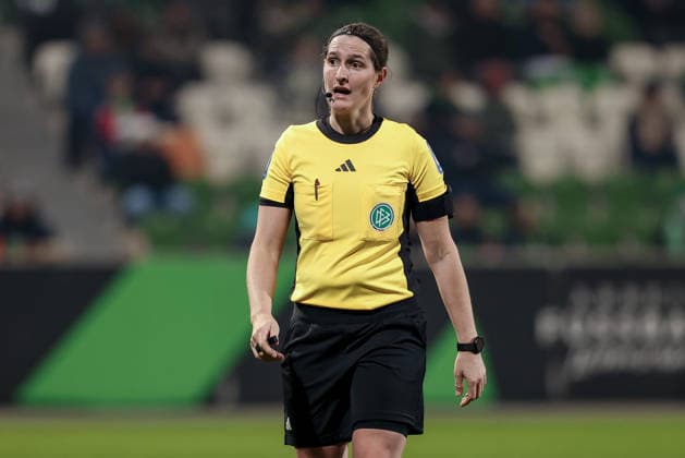 Referee Naemi Breier, Portrait, Close-up, Single photo, Single image, THE DFB GUIDELINES PROHIBIT ANY USE OF PHOTOGRAPHS AS IMAGE SEQUENCES AND OR QUASI VIDEO DFB REGULATIONS PROHIBIT ANY USE OF PHOTOGRAPHS AS IMAGE SEQUENCES AND OR QUASI VIDEO , 05 12 2025, Wolfsburg Germany , Football, Google Pixel Womens Bundesliga, VfL Wolfsburg SC Freiburg xobx