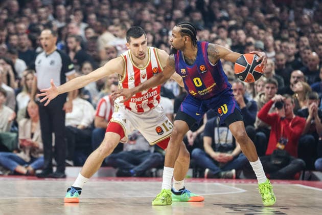 Crvena Zvezda v Barcelona - EuroLeague BELGRADE, SERBIA - DECEMBER 5: Ognjen Dobric (13) of Crvena Zvezda in action against Kevin Punter (0) of Barcelona during EuroLeague round 14 basketball match between Crvena Zvezda and Barcelona at Beogradska Arena in Belgrade, Serbia on December 5, 2025. Filip Stevanovic Anadolu Belgrade Serbia. Editorial use only. Please get in touch for any other usage.  Copyright: x2025xAnadoluxFilipxStevanovicx