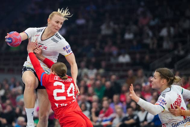 Women s Handball World Championship 2025 Czech Republic Norway Dortmund, Germany 20251205 Norway s Henny Ella Reistad and Maren Aardahl during the intermediate round of the Women s Handball World Championship between the Czech Republic and Norway in the Westfalenhalle Photo Beate Oma Dahle NTB Dortmund Germany EDITORIAL USE ONLY RESTRICTED USE FOR BETTING COMPANIES  Copyright: xBeatexOmaxDahlex xNTBx