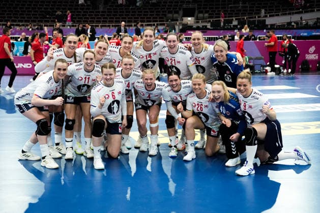 Women s Handball World Championship 2025 Czech Republic Norway Dortmund, Germany 20251205 The handball girls cheer after the intermediate round of the Women s Handball World Championship between the Czech Republic and Norway in the Westfalenhalle Photo Beate Oma Dahle NTB Dortmund Germany EDITORIAL USE ONLY RESTRICTED USE FOR BETTING COMPANIES  Copyright: xBeatexOmaxDahlex xNTBx