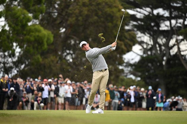 GOLF AUSTRALIAN OPEN, Northern Ireland s Rory McIlroy plays a shot on the 1st hole during round three of the Australian Open Golf tournament at the Royal Melbourne Golf Club in Melbourne, Saturday, December 6, 2025. ( NO ARCHIVING, EDITORIAL USE ONLY MELBOURNE VICTORIA AUSTRALIA  Copyright: xJAMESxROSSx 20251206188662828744