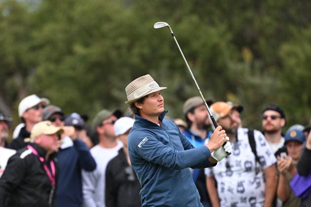 GOLF AUSTRALIAN OPEN, Tapio Pulkkanen of Finland looks on after playing his second shot on the 1st hole during round three of the Australian Open Golf tournament at the Royal Melbourne Golf Club in Melbourne, Saturday, December 6, 2025. ( NO ARCHIVING, EDITORIAL USE ONLY MELBOURNE VICTORIA AUSTRALIA  Copyright: xJAMESxROSSx 20251206130034386130