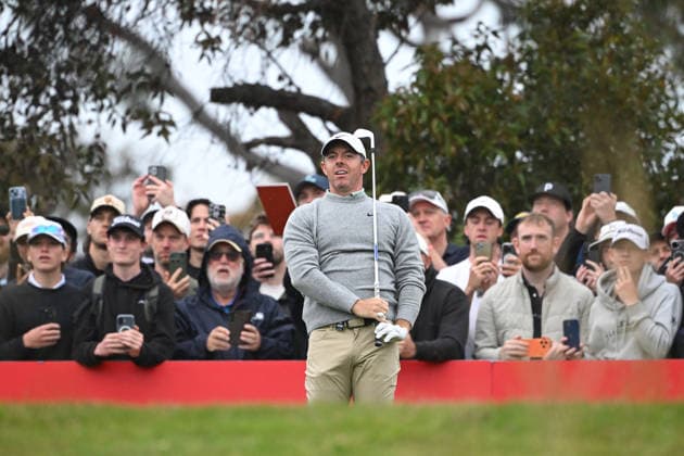 GOLF AUSTRALIAN OPEN, Northern Ireland s Rory McIlroy looks on after teeing off on the 4th hole during round three of the Australian Open Golf tournament at the Royal Melbourne Golf Club in Melbourne, Saturday, December 6, 2025. ( NO ARCHIVING, EDITORIAL USE ONLY MELBOURNE VICTORIA AUSTRALIA  Copyright: xJAMESxROSSx 20251206167155593121