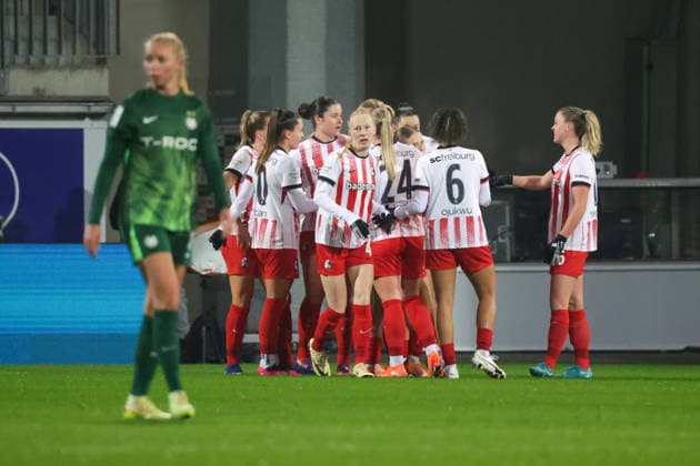 05 12 2025, xgrfx, Soccer Google Pixel Women Bundesliga, VfL Wolfsburg SC Freiburg v l Tor, Leela Egli SC Freiburg DFL DFB REGULATIONS PROHIBIT ANY USE OF PHOTOGRAPHS as IMAGE SEQUENCES and or QUASI VIDEO Wolfsburg
