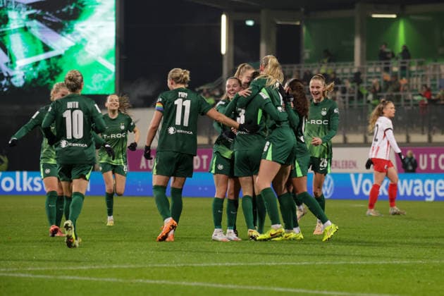 05 12 2025, xgrfx, Soccer Google Pixel Women Bundesliga, VfL Wolfsburg SC Freiburg v l Tor, Catlin Dijkstra VfL Wolfsburg DFL DFB REGULATIONS PROHIBIT ANY USE OF PHOTOGRAPHS as IMAGE SEQUENCES and or QUASI VIDEO Wolfsburg