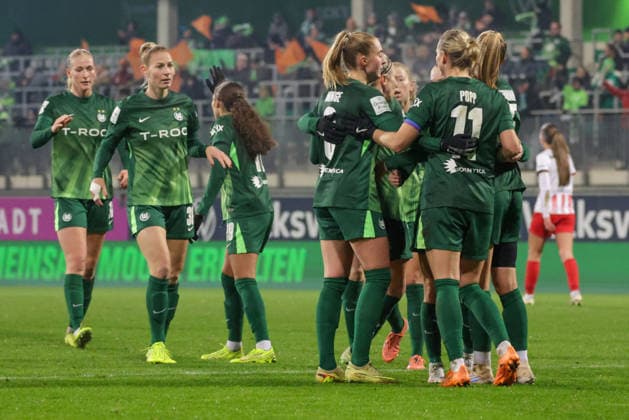 05 12 2025, xgrfx, Soccer Google Pixel Women Bundesliga, VfL Wolfsburg SC Freiburg v l Goal, Alexandra Popp VfL Wolfsburg DFL DFB REGULATIONS PROHIBIT ANY USE OF PHOTOGRAPHS as IMAGE SEQUENCES and or QUASI VIDEO Wolfsburg