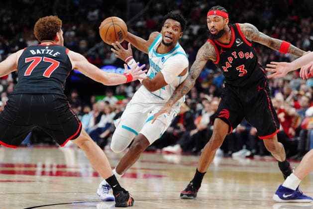 December 5, 2025, Toronto, On, Canada: Charlotte Hornets Brandon Miller (24) drives between Toronto Raptors Jamison Battle (77) and Brandon Ingram (3) during first half NBA, Basketball Herren, USA basketball action in Toronto on Friday, Dec. 5, 2025. Canada News - December 5, 2025  - ZUMAc35_ 20251205_zaf_c35_144 Copyright: xFrankxGunnx