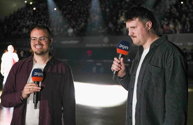 In the picture The DYN presenters from left Florian von Stackelberg and Tim Eisenberger 05 12 2025, Basketball, Fitness First Wuerzburg Baskets vs EWE Baskets Oldenburg, easyCredit BBL, Matchday 9, Germany, Wuerzburg, tectake Arena, Copyright: HMBxMedia xPeterxRau