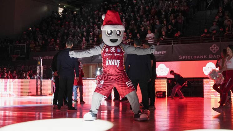 In the picture The Wuerzburg mascot, Olli 99, with Christmas cap 05 12 2025, Basketball, Fitness First Wuerzburg Baskets vs EWE Baskets Oldenburg, easyCredit BBL, Matchday 9, Germany, Wuerzburg, tectake Arena, Copyright: HMBxMedia xPeterxRau
