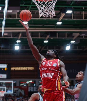In the picture Charles Thompson Wuerzburg Baskets, 32 05 12 2025, Basketball, Fitness First Wuerzburg Baskets vs EWE Baskets Oldenburg, easyCredit BBL, Matchday 9, Germany, Wuerzburg, tectake Arena, Copyright: HMBxMedia xJulienxBecker