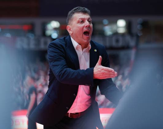In the picture Head Coach Pedrag Krunic EWE Baskets Oldenburg , Excitement 05 12 2025, Basketball, Fitness First Wuerzburg Baskets vs EWE Baskets Oldenburg, easyCredit BBL, Matchday 9, Germany, Wuerzburg, tectake Arena, Copyright: HMBxMedia xJulienxBecker