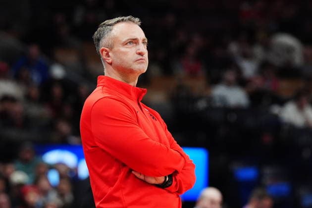 December 5, 2025, Toronto, On, Canada: Toronto Raptors head coach Darko Rajakovic looks on during second half NBA, Basketball Herren, USA basketball action against the Charlotte Hornets in Toronto on Friday, Dec. 5, 2025. Canada News - December 5, 2025  - ZUMAc35_ 20251205_zaf_c35_153 Copyright: xFrankxGunnx
