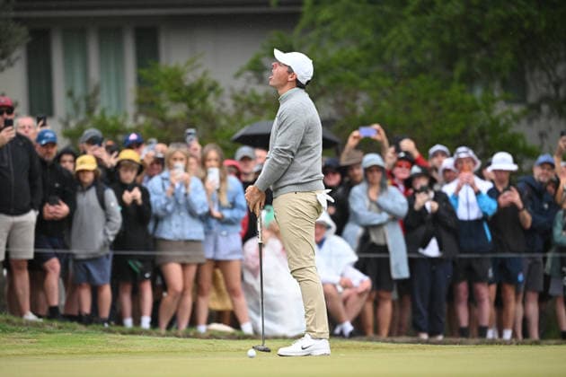 GOLF AUSTRALIAN OPEN, Northern Ireland s Rory McIlroy reacts after playing a shot on the 4th hole during round three of the Australian Open Golf tournament at the Royal Melbourne Golf Club in Melbourne, Saturday, December 6, 2025. ( NO ARCHIVING, EDITORIAL USE ONLY MELBOURNE VICTORIA AUSTRALIA  Copyright: xJAMESxROSSx 20251206136253480126