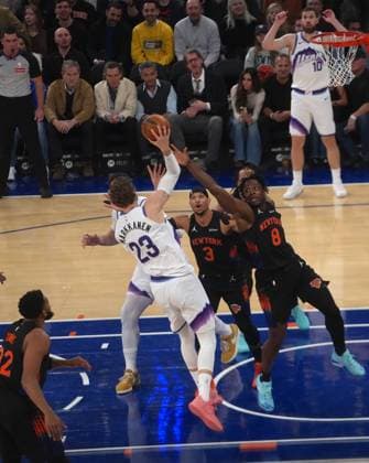 New York Knicks vs Utah Jazz - NBA, Basketball Herren, USA NEW YORK, UNITED STATES - DECEMBER 5: Lauri Markkanen (23) of Utah Jazz in action during the NBA game between the New York Knicks and the Utah Jazz at Madison Square Garden in New York, United States on December 5, 2025. Selcuk Acar Anadolu New York United States. Editorial use only. Please get in touch for any other usage.  Copyright: x2025xAnadoluxSelcukxAcarx