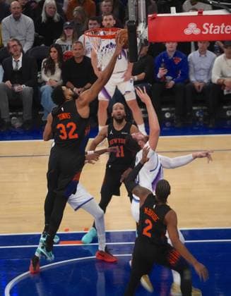 New York Knicks vs Utah Jazz - NBA, Basketball Herren, USA NEW YORK, UNITED STATES - DECEMBER 5, 2025: Jusuf Nurkic (30) of Utah Jazz in action during the NBA game between the New York Knicks and the Utah Jazz at Madison Square Garden in New York, United States on December 5, 2025. Selcuk Acar Anadolu New York United States. Editorial use only. Please get in touch for any other usage.  Copyright: x2025xAnadoluxSelcukxAcarx