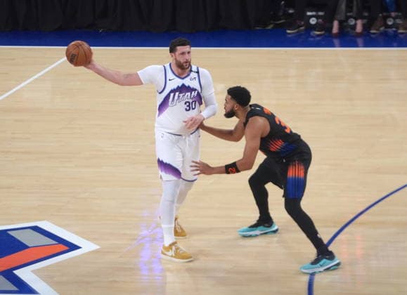 New York Knicks vs Utah Jazz - NBA, Basketball Herren, USA NEW YORK, UNITED STATES - DECEMBER 5, 2025: Jusuf Nurkic (30) of Utah Jazz in action during the NBA game between the New York Knicks and the Utah Jazz at Madison Square Garden in New York, United States on December 5, 2025. Selcuk Acar Anadolu New York United States. Editorial use only. Please get in touch for any other usage.  Copyright: x2025xAnadoluxSelcukxAcarx