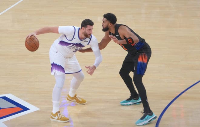 New York Knicks vs Utah Jazz - NBA, Basketball Herren, USA NEW YORK, UNITED STATES - DECEMBER 5, 2025: Jusuf Nurkic (30) of Utah Jazz in action during the NBA game between the New York Knicks and the Utah Jazz at Madison Square Garden in New York, United States on December 5, 2025. Selcuk Acar Anadolu New York United States. Editorial use only. Please get in touch for any other usage.  Copyright: x2025xAnadoluxSelcukxAcarx