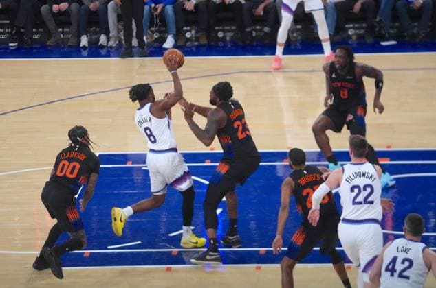New York Knicks vs Utah Jazz - NBA, Basketball Herren, USA NEW YORK, UNITED STATES - DECEMBER 5, 2025: Isaiah Collier (8) of Utah Jazz in action during the NBA game between the New York Knicks and the Utah Jazz at Madison Square Garden in New York, United States on December 5, 2025. Selcuk Acar Anadolu New York United States. Editorial use only. Please get in touch for any other usage.  Copyright: x2025xAnadoluxSelcukxAcarx