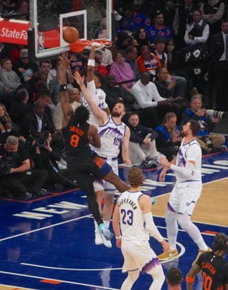 New York Knicks vs Utah Jazz - NBA, Basketball Herren, USA NEW YORK, UNITED STATES - DECEMBER 5, 2025: OG Anunoby (8) of New York Knicks in action during the NBA game between the New York Knicks and the Utah Jazz at Madison Square Garden in New York, United States on December 5, 2025. Selcuk Acar Anadolu New York United States. Editorial use only. Please get in touch for any other usage.  Copyright: x2025xAnadoluxSelcukxAcarx