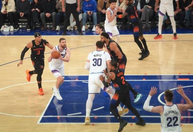 New York Knicks vs Utah Jazz - NBA, Basketball Herren, USA NEW YORK, UNITED STATES - DECEMBER 5, 2025: Svi Mykhailiuk (10) of Utah Jazz in action during the NBA game between the New York Knicks and the Utah Jazz at Madison Square Garden in New York, United States on December 5, 2025. Selcuk Acar Anadolu New York United States. Editorial use only. Please get in touch for any other usage.  Copyright: x2025xAnadoluxSelcukxAcarx