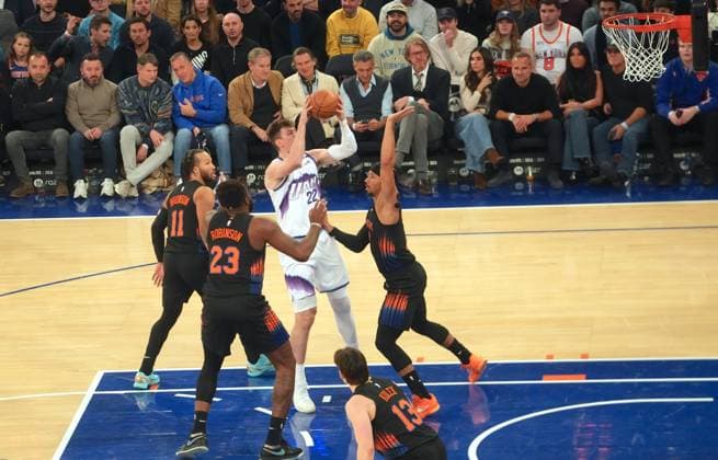 New York Knicks vs Utah Jazz - NBA, Basketball Herren, USA NEW YORK, UNITED STATES - DECEMBER 5, 2025: Kyle Filipowski (22) of Utah Jazz in action during the NBA game between the New York Knicks and the Utah Jazz at Madison Square Garden in New York, United States on December 5, 2025. Selcuk Acar Anadolu New York United States. Editorial use only. Please get in touch for any other usage.  Copyright: x2025xAnadoluxSelcukxAcarx