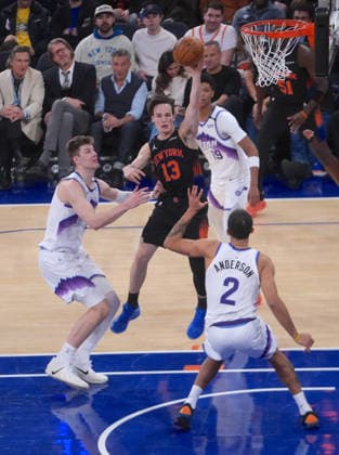 New York Knicks vs Utah Jazz - NBA, Basketball Herren, USA NEW YORK, UNITED STATES - DECEMBER 5, 2025: Tyler Kolek (13) of New York Knicks in action during the NBA game between the New York Knicks and the Utah Jazz at Madison Square Garden in New York, United States on December 5, 2025. Selcuk Acar Anadolu New York United States. Editorial use only. Please get in touch for any other usage.  Copyright: x2025xAnadoluxSelcukxAcarx
