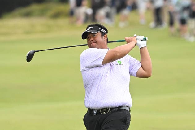 GOLF AUSTRALIAN OPEN, Kiradech Aphibarnrat of Thailand plays a shot on the fairway of the 17th hole during round three of the Australian Open Golf tournament at the Royal Melbourne Golf Club in Melbourne, Saturday, December 6, 2025. ( NO ARCHIVING, EDITORIAL USE ONLY MELBOURNE VICTORIA AUSTRALIA  Copyright: xJAMESxROSSx 20251206151266251352