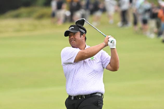 GOLF AUSTRALIAN OPEN, Kiradech Aphibarnrat of Thailand plays a shot on the fairway of the 17th hole during round three of the Australian Open Golf tournament at the Royal Melbourne Golf Club in Melbourne, Saturday, December 6, 2025. ( NO ARCHIVING, EDITORIAL USE ONLY MELBOURNE VICTORIA AUSTRALIA  Copyright: xJAMESxROSSx 20251206186560461146